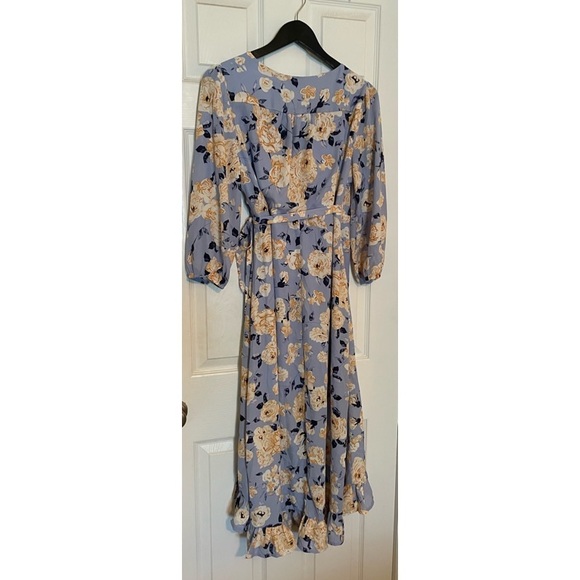 NWT. Blue and cream floral wrap dress. Size Large - Picture 2 of 3